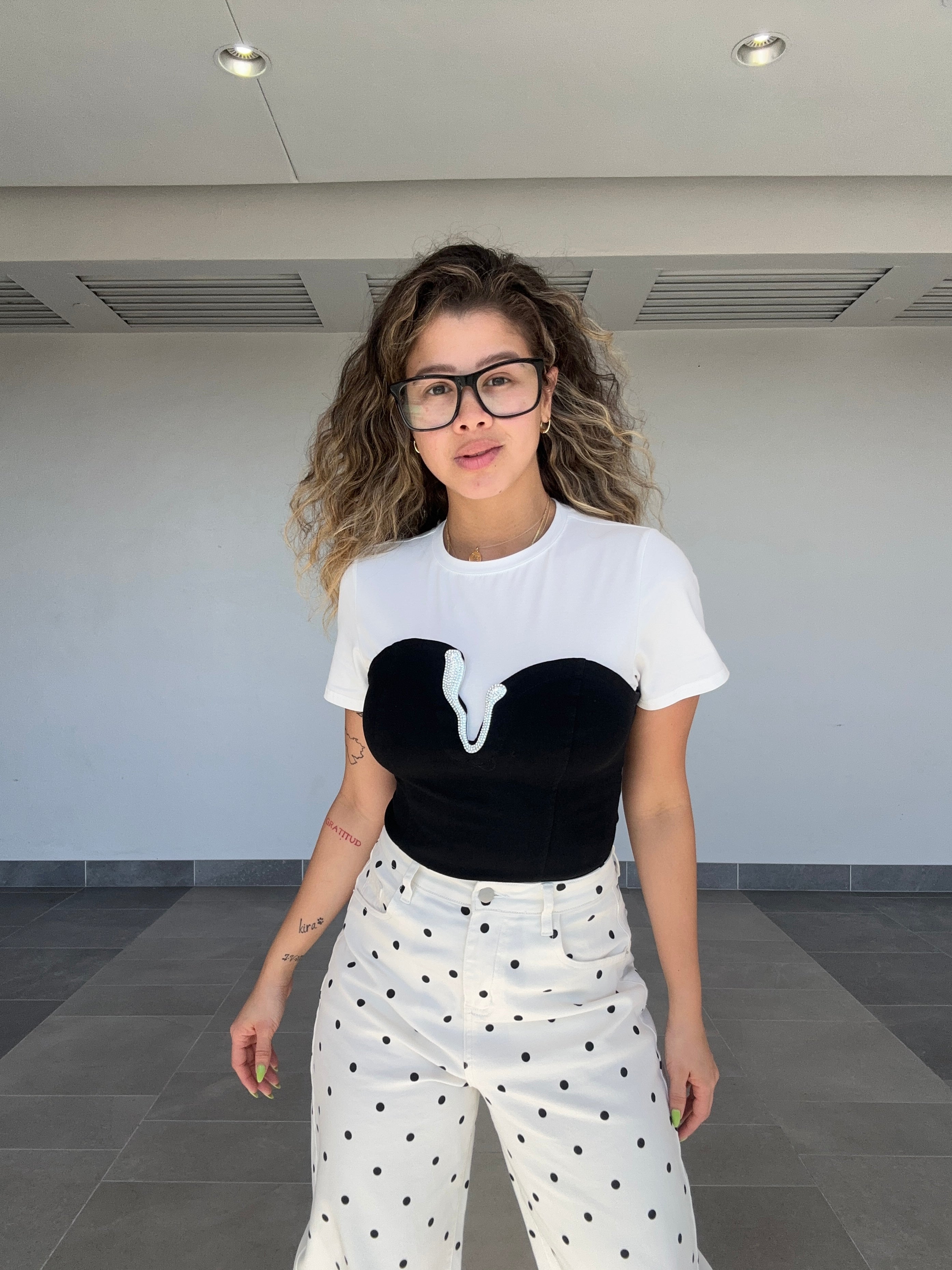 BLACK AND WHITE SHIRT