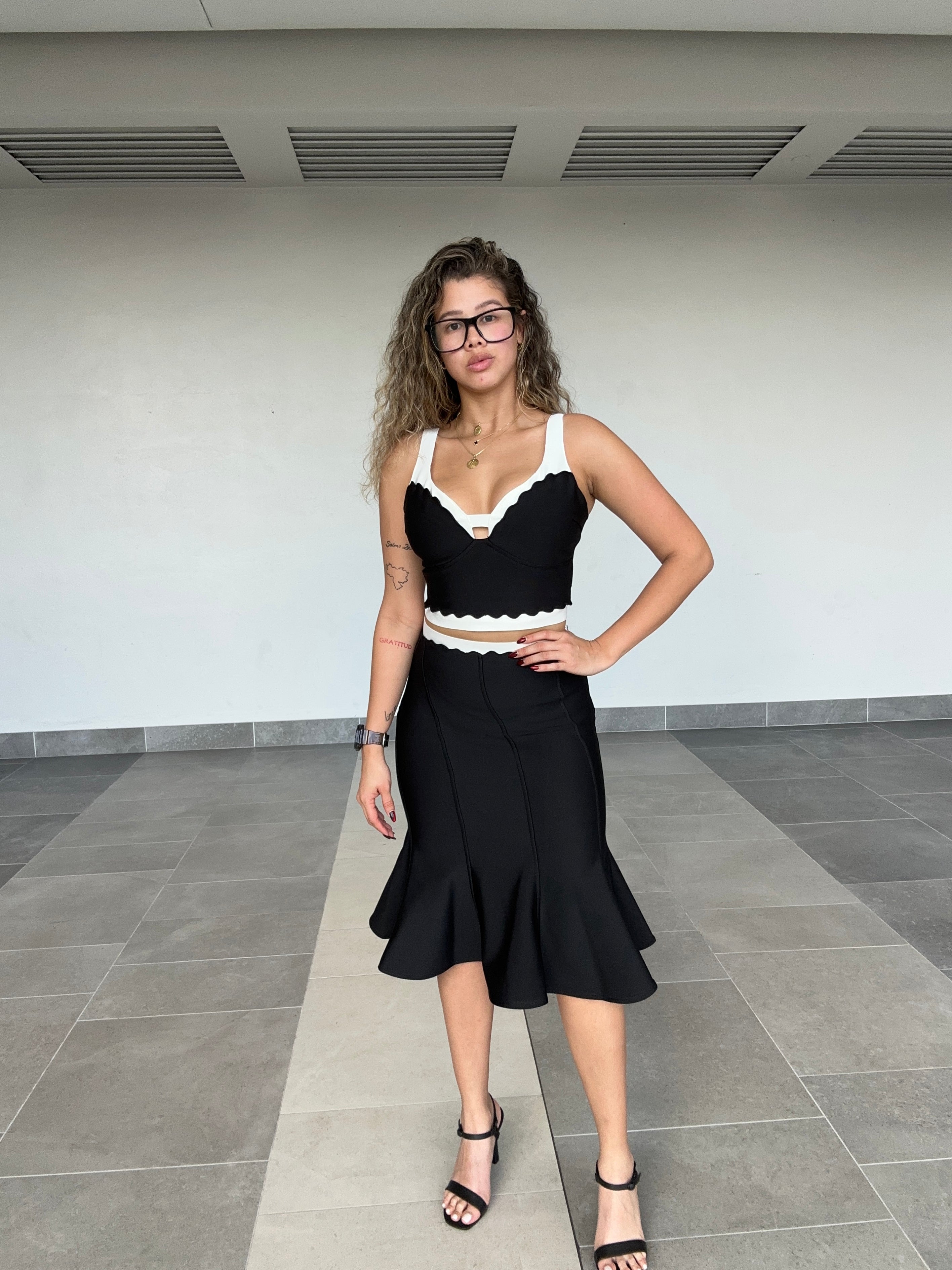 A CLASSIC BLACK AND WHITE